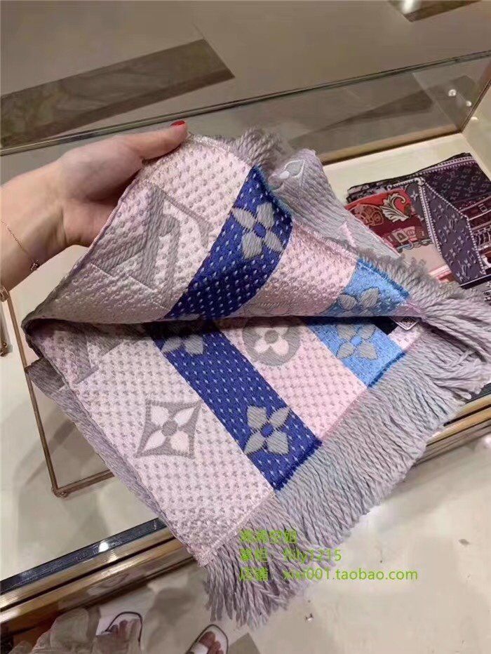 Louis Vuitton Scarf LV00152